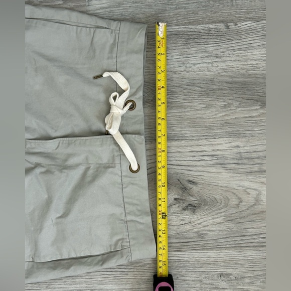 Levi Strauss Women's Gray Casual Shorts with Drawstring Sz 28 - Picture 9 of 12